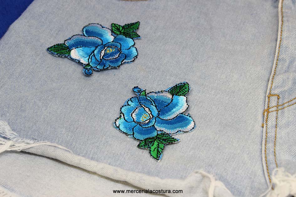 parche_floral_azul_detalle parche_floral_azul_detalle