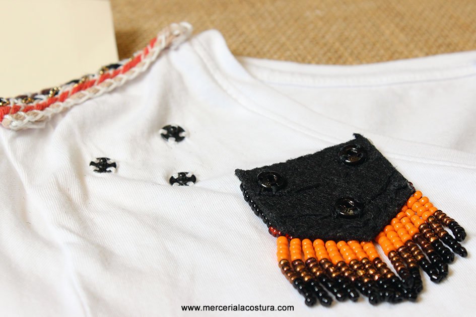 camiseta_customizada_hombreras_pasamaneria_corchetes_detalle camiseta_customizada_hombreras_pasamaneria_corchetes_detalle