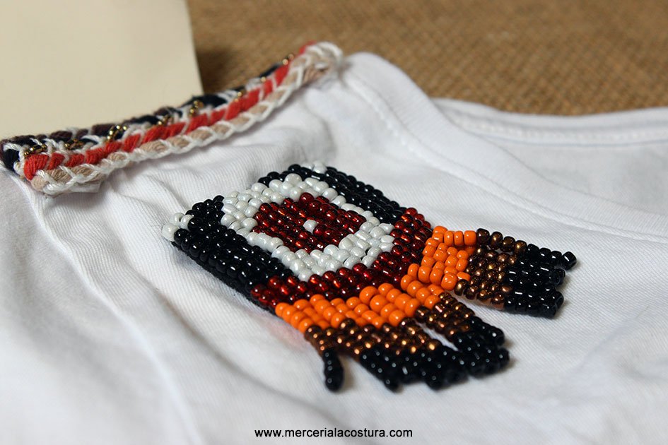 camiseta_customizada_hombreras_pasamaneria_detalle camiseta_customizada_hombreras_pasamaneria_detalle