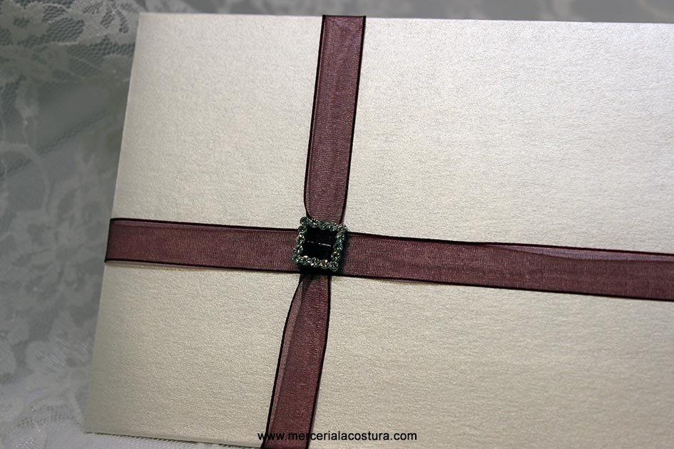 detalles_boda_comunion_sobre_lazo_gasa_burdeos_hebilla_strass detalles_boda_comunion_sobre_lazo_gasa_burdeos_hebilla_strass