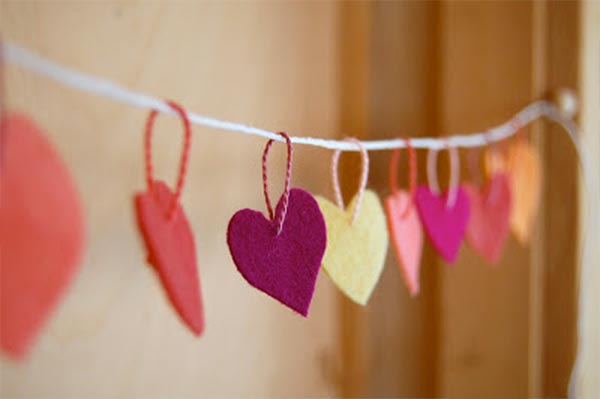cadeneta-corazones-fieltro-san-valentin