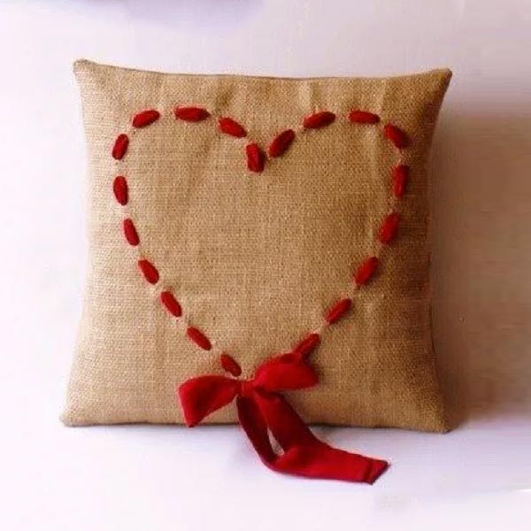 cojin-tela-saco-lazo-corazon