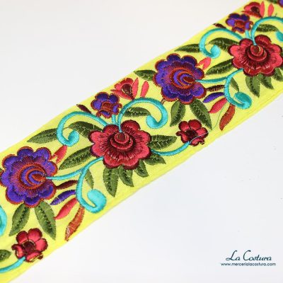 Tapacosturas rama y flor bordado amarillo y morado