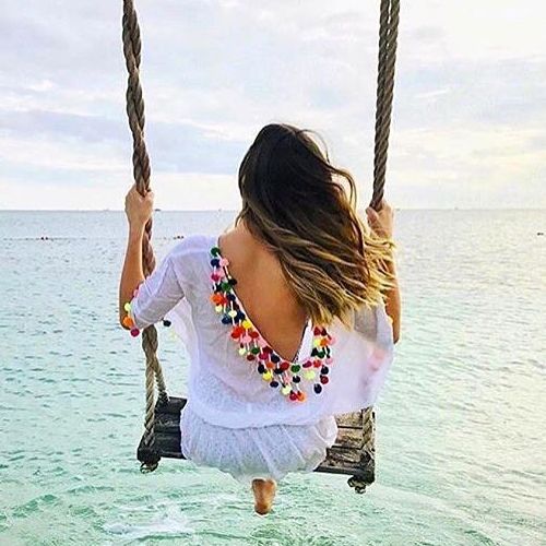 Madroños en espalda de vestido de playa