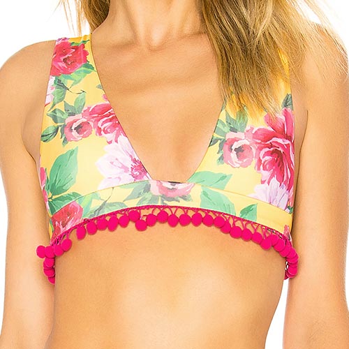 Bikini triángulo con pompones en la parte inferior