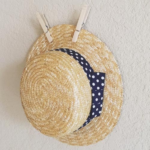 Sombrero de paja con lazo de topos o lunares