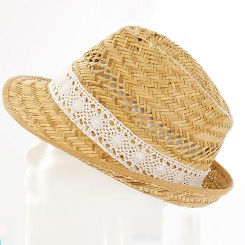 Sombrero de paja con puntilla