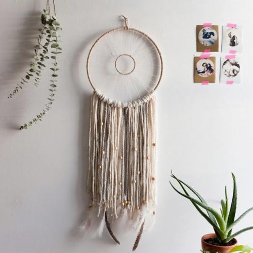 Atrapasueños de cuero y plumas
