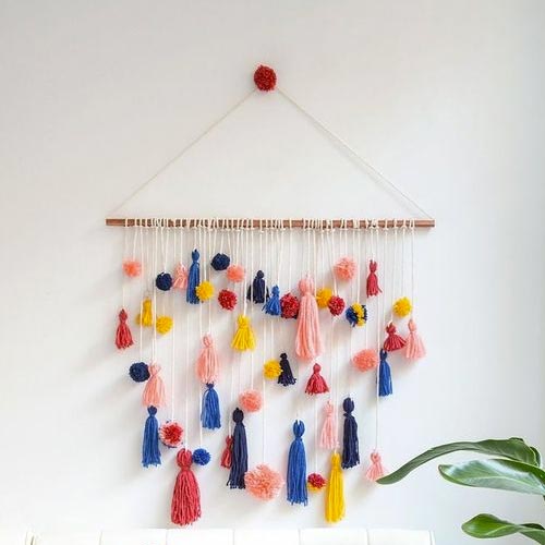 Colgante decorativo de pared con borlas y pompones