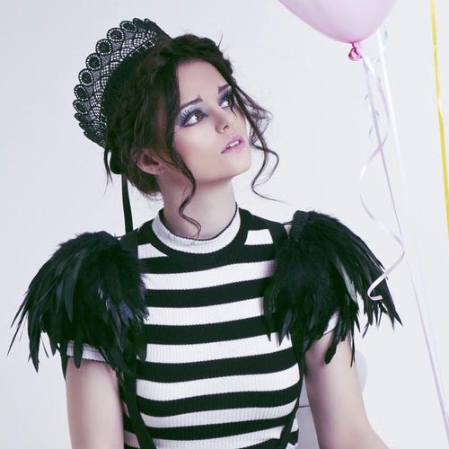 Hombreras con plumas efecto alas