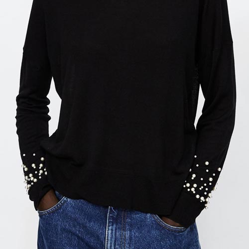 Jersey con adorno de perlas en las mangas