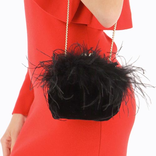 Bolso de mano con plumas