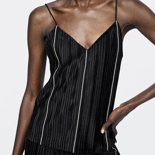 Top con detalle de strass con brillo