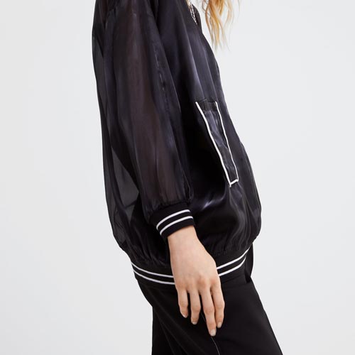 Bomber con puños y cintura de rayas