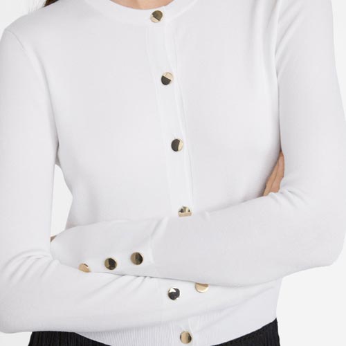 Jersey con botones metálicos
