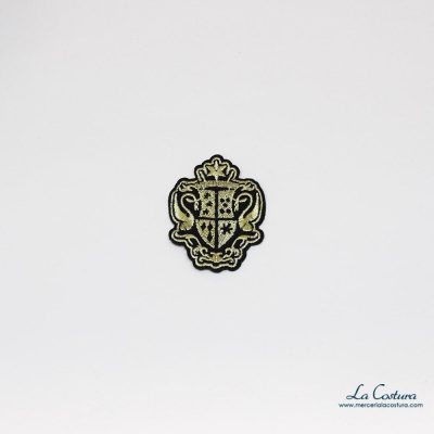 Escudo bordado dorado