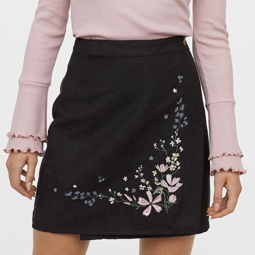 Falda con parche floral