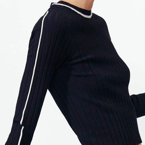 Jersey con vivo en mangas y cuello a modo contraste