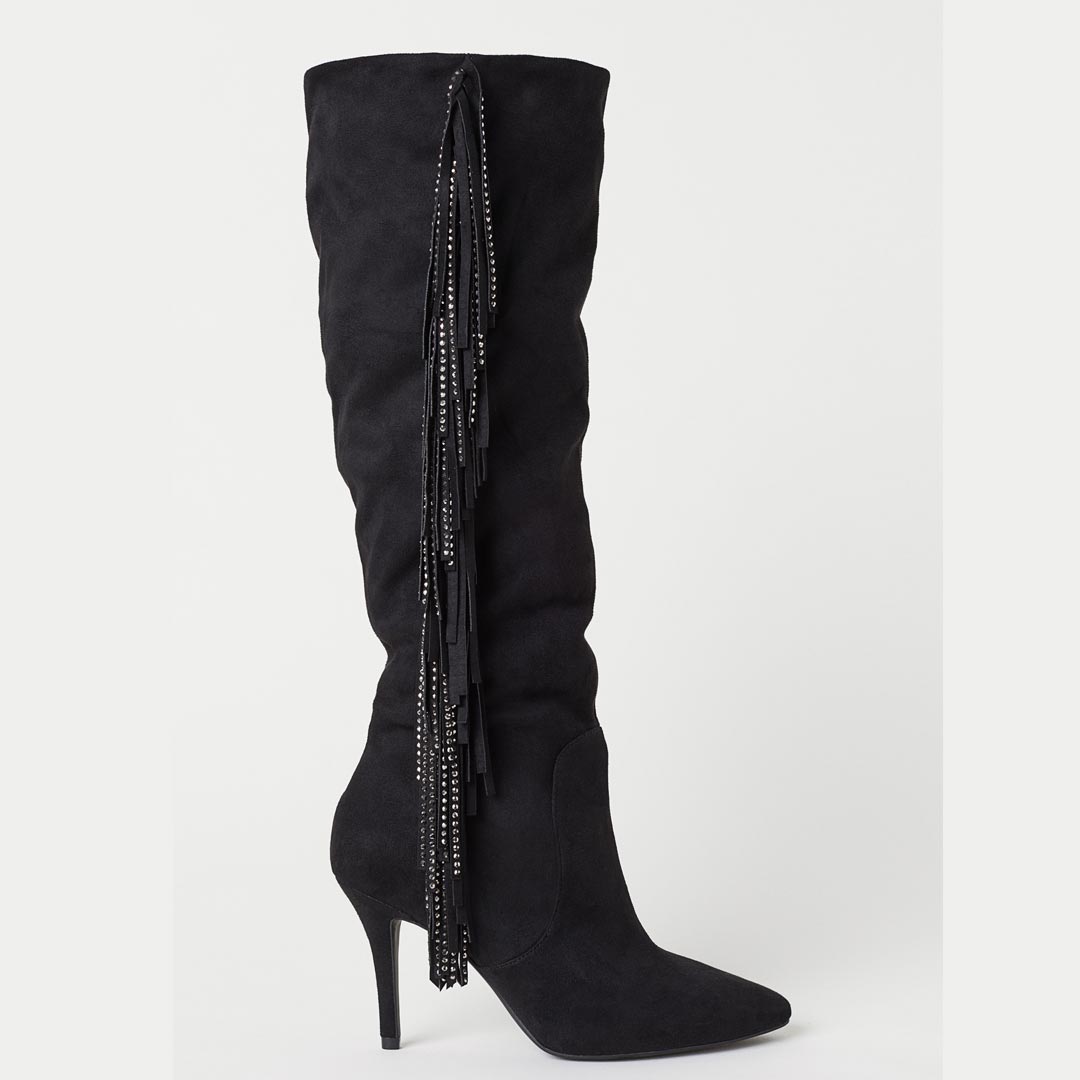 Botas con flecos y tachuelas