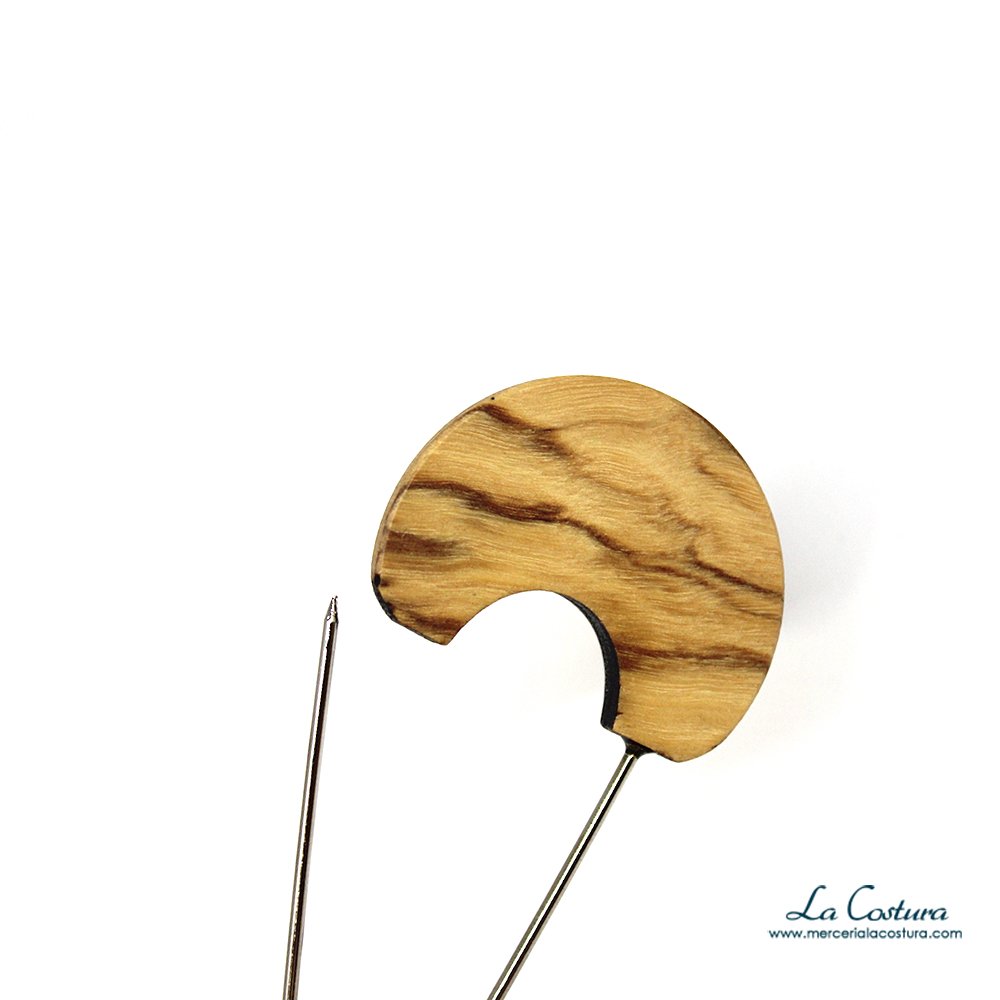 imperdible-cabeza-madera-semicirculo-zooms