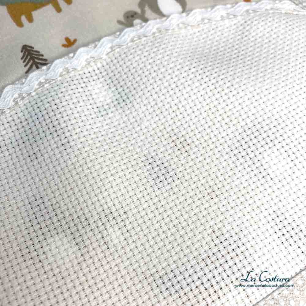 babero-punto-cruz-animales-gris-zoom-bolsillo-min