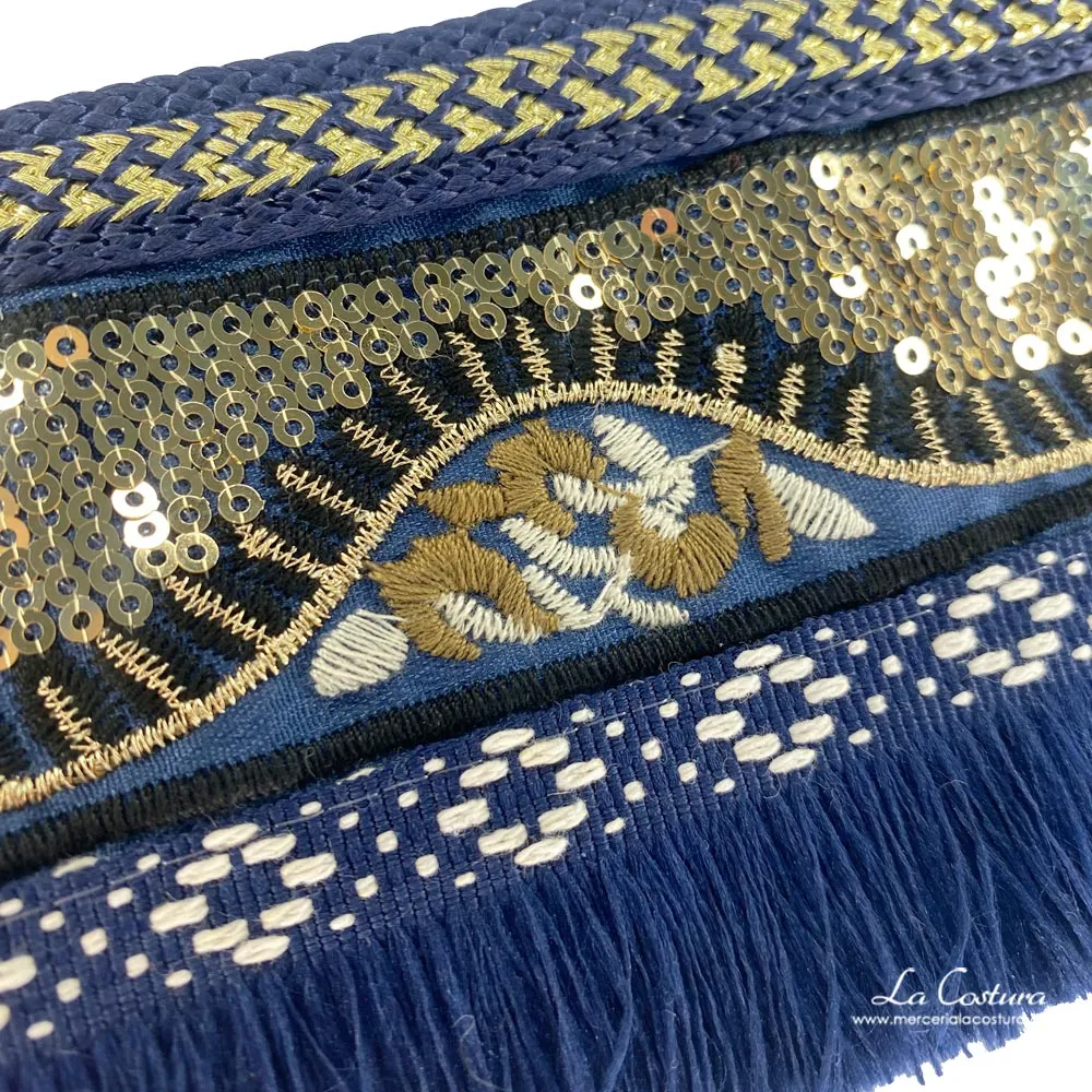 Pasamanería azul con lentejuelas y flecos