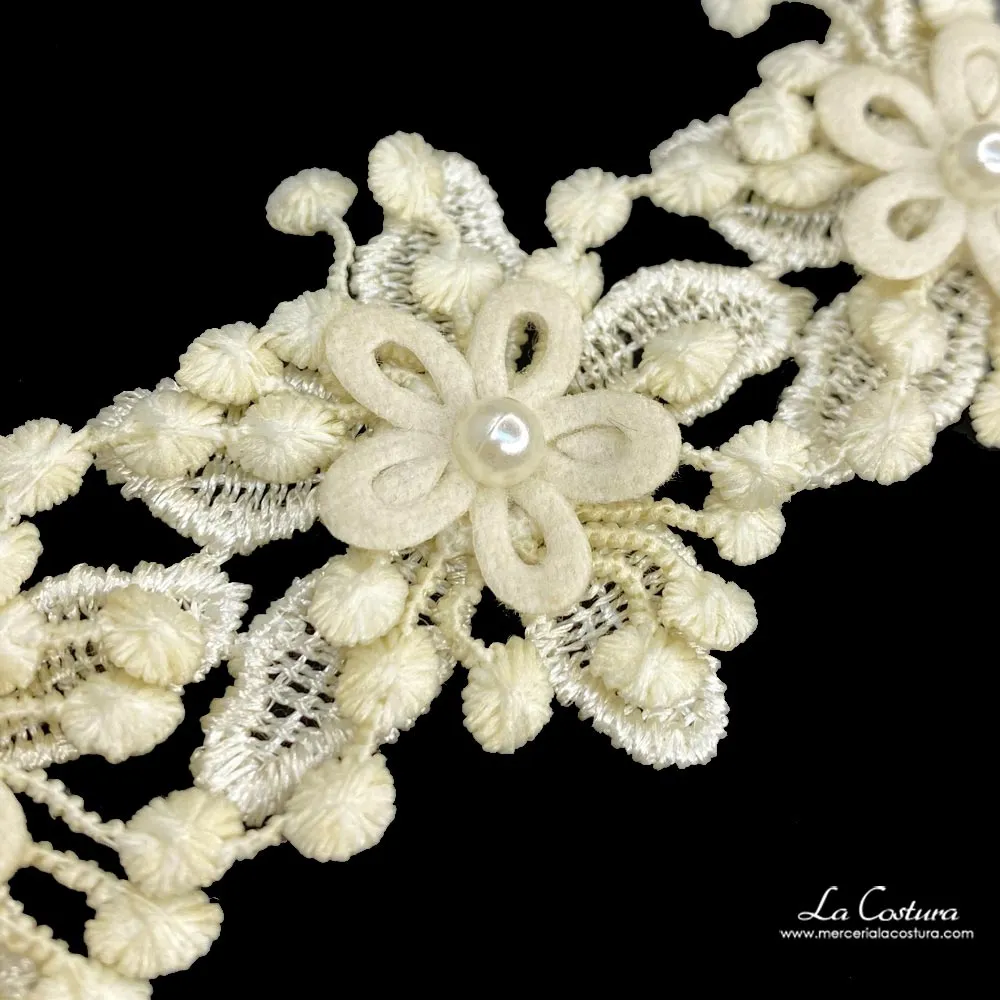 Pasamanería guipur flores y perlas crudo