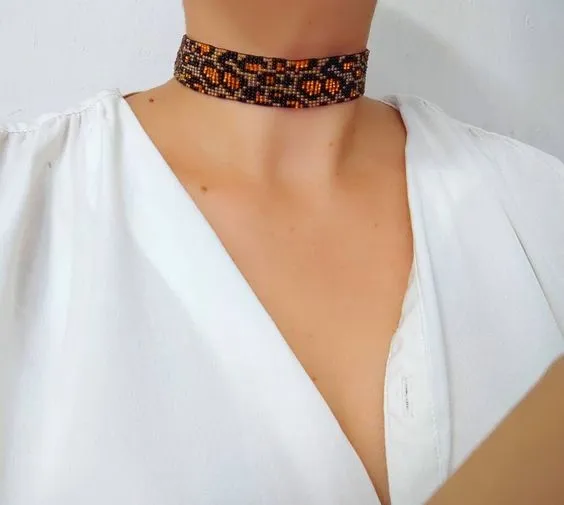 choker animal print