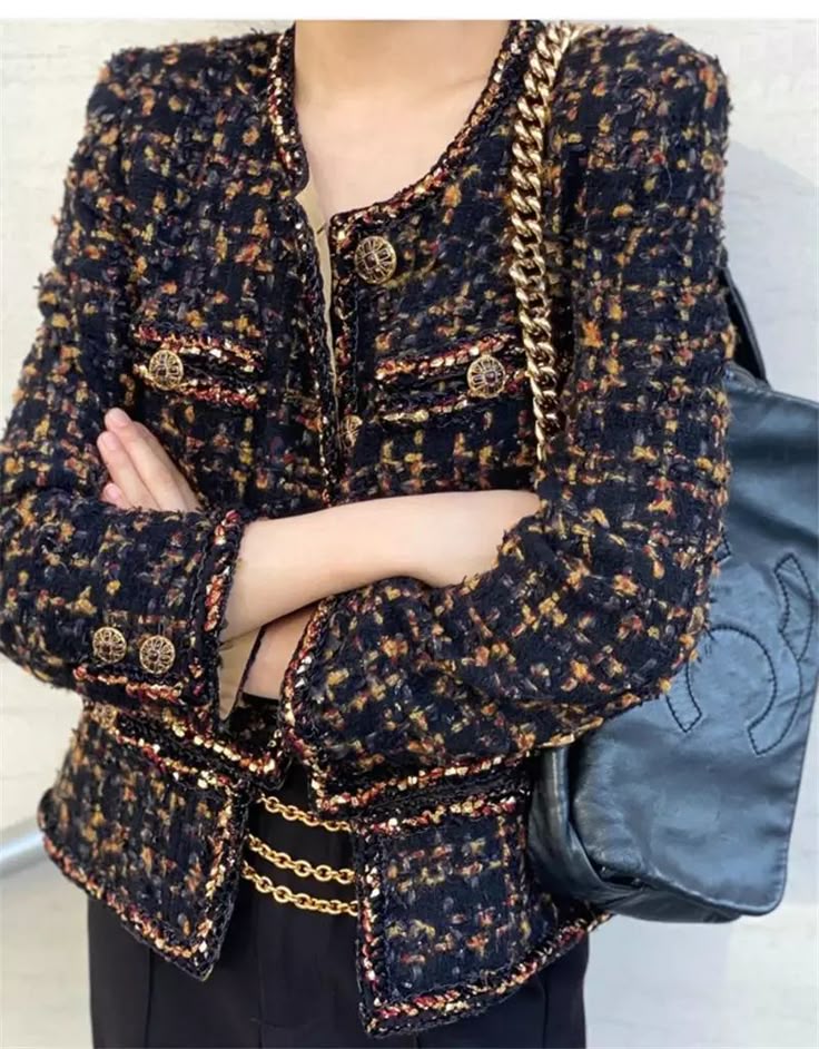 chaqueta-chanel-boton-joya