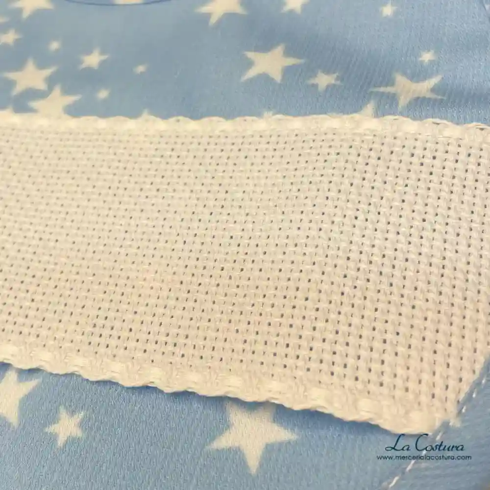 baberos-punto-de-cruz-estrellas-pequeno-detalle