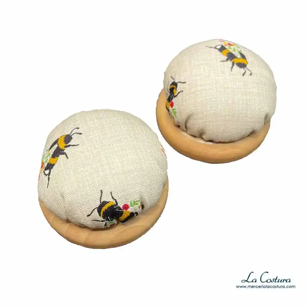 alfiletero de madera estampado con abejas