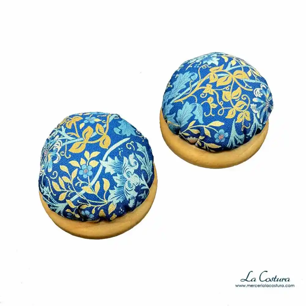 alfiletero de madera estampado con flores