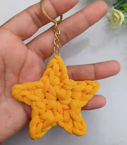llavero-crochet-estrella-para-regalar