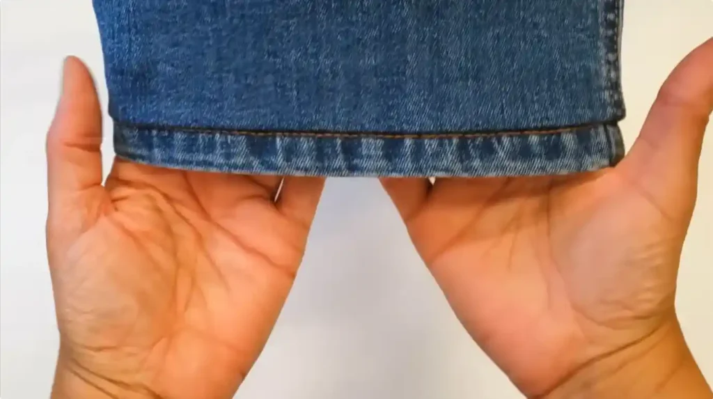 Nunca anticiparías lo fácil que es. Corta tus jeans a mano-Cosiendo en Downtown